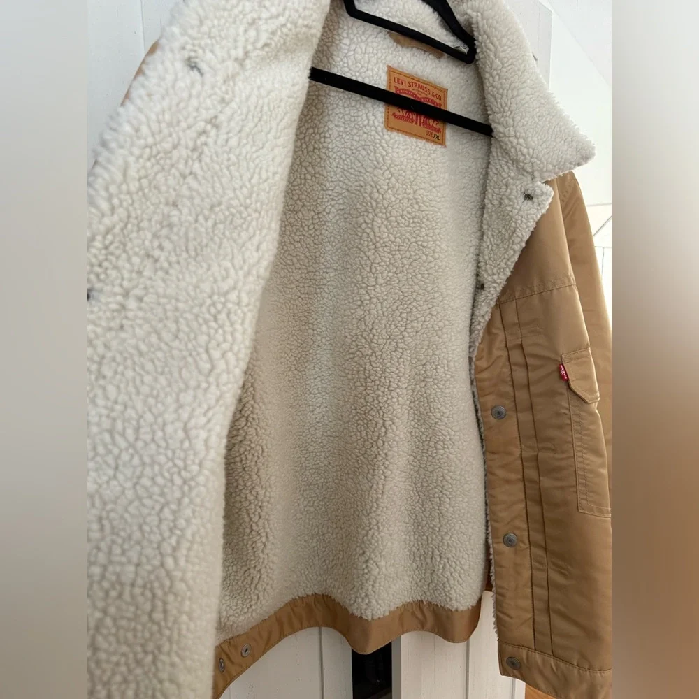 Levi's Men's Type II Sherpa Trucker Jacket; Men’s XXL - Picture 3 of 6